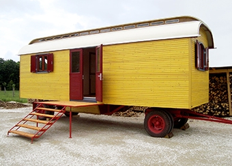 Zwei baugleiche Zirkuswagen mit Oberlicht, Überbreite (Neuaufbau)